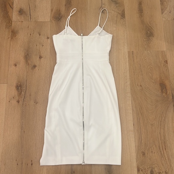 The Perfect White Cocktail Dress - Picture 4 of 4